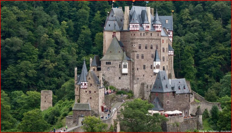 Burg Eltz Mit Vielen Spannenden events Eine Echte