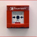 Feueralarm In Grundschule Unbekannte Betätigen Alarmknopf