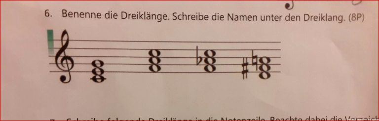 Kann mir jemand diese Dreiklänge benennen? (Schule, Musik, Noten)