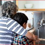 Kostenloses Foto Zum thema Drinnen Familie Frau