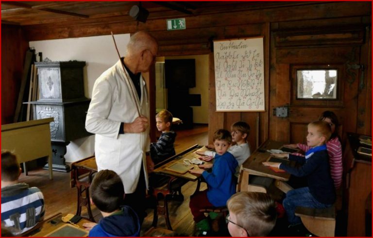 Schule früher Grundschule Dietingen