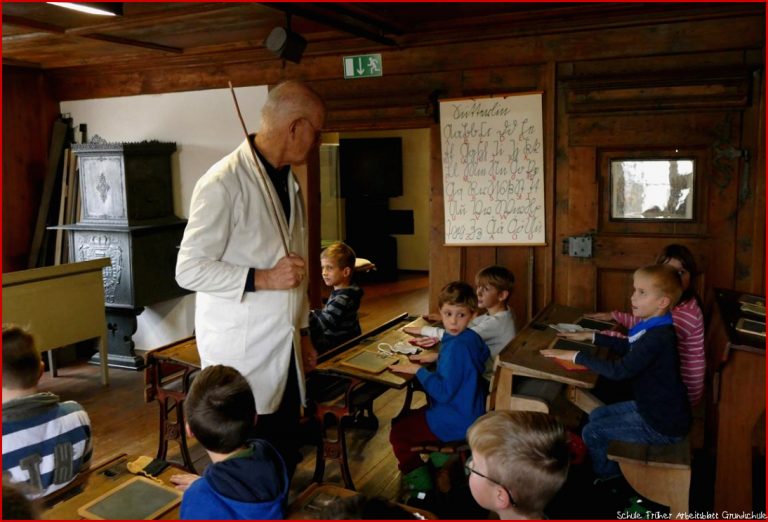 Schule früher Grundschule Dietingen