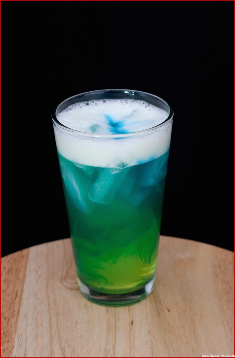 Top 10 Blue Curaçao Drinks with Recipes